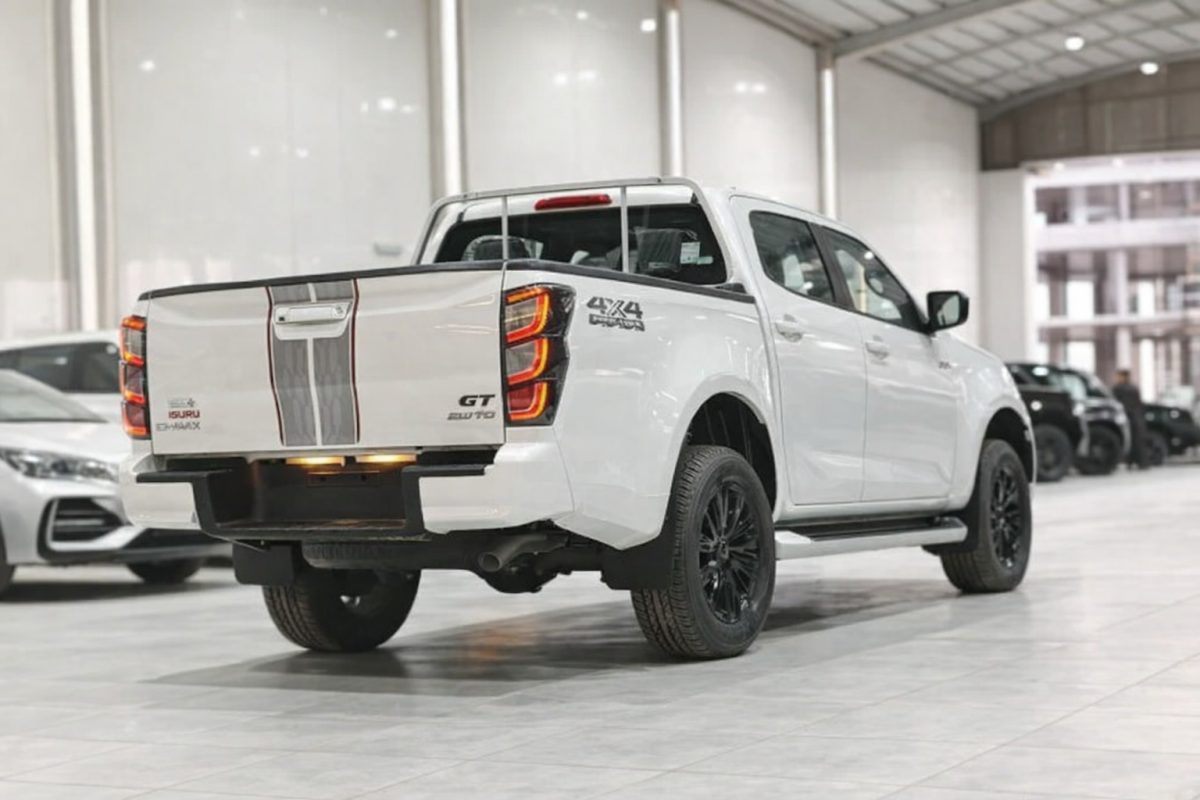 WhatsApp Image 2026 03 12 at 5.19.09 AM 1 عروض رمضان 2026 تشتعل: كاش باك 10,000 ريال على بيك أب Isuzu D‑MAX من العيسى للسيارات