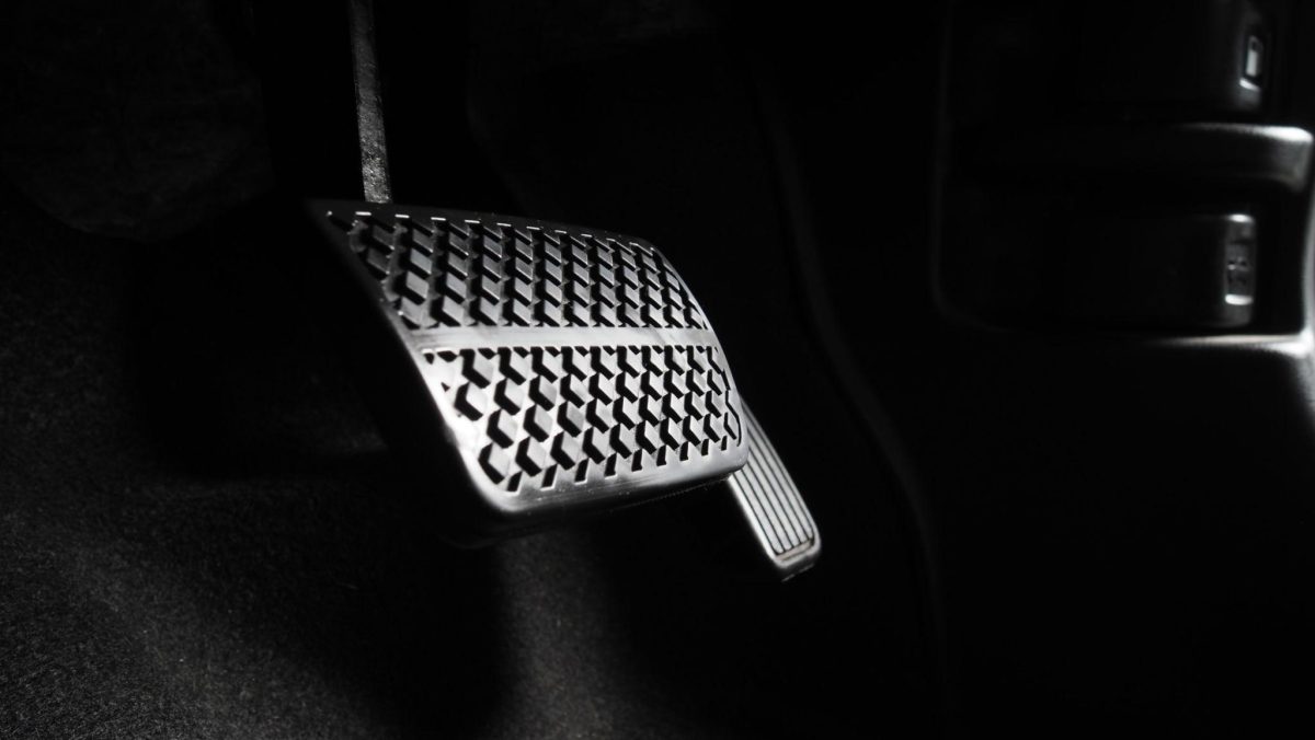 12 2 الفرامل المفاجئة بدون مبرر تعرضك لغرامة تصل إلى 500 ريال.. تحذير مروري للسائقين في السعودية