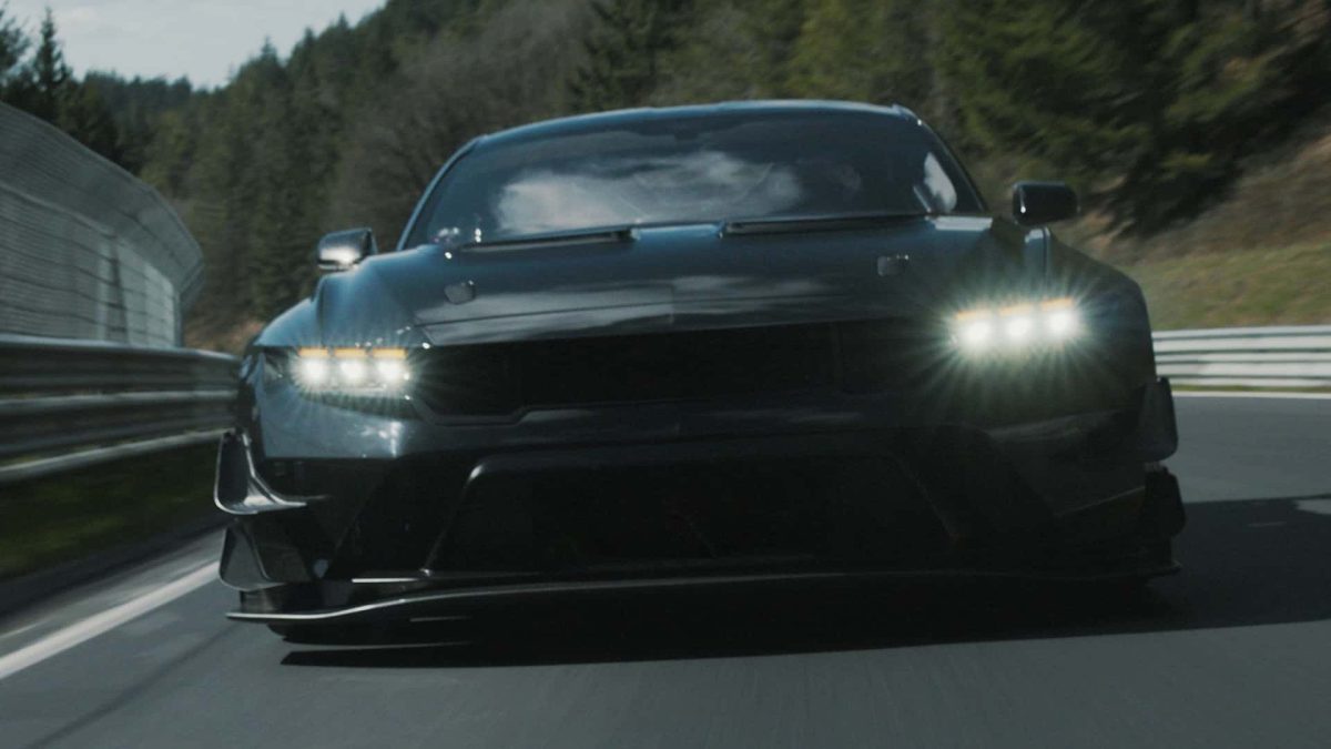 12 5 فورد موستنج GTD كومبتيشن تحطم رقم كورفيت ZR1X في معركة الأداء الأمريكية