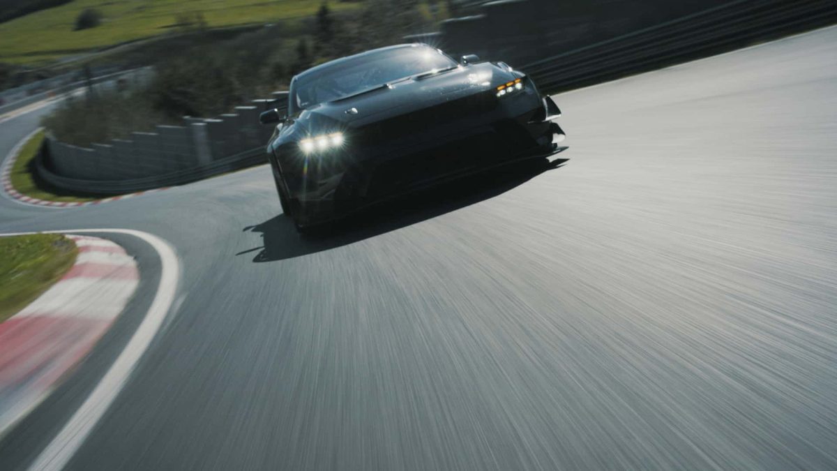 13 2 فورد موستنج GTD كومبتيشن تحطم رقم كورفيت ZR1X في معركة الأداء الأمريكية