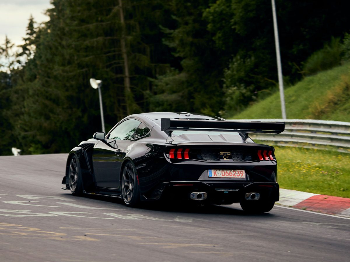 17 1 فورد موستنج GTD كومبتيشن تحطم رقم كورفيت ZR1X في معركة الأداء الأمريكية