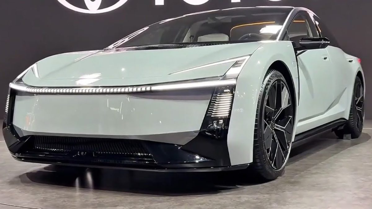 18 تويوتا كورولا كروس 2029 تقترب بحجم أكبر وتقنيات متطورة… منافسة قوية مرتقبة مع راف فور الجديدة