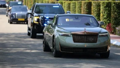 3 1 ملك ماليزيا يظهر خلف مقود رولزرويس دروب تيل.. السيارة الأغلى في العالم تخطف الأنظار