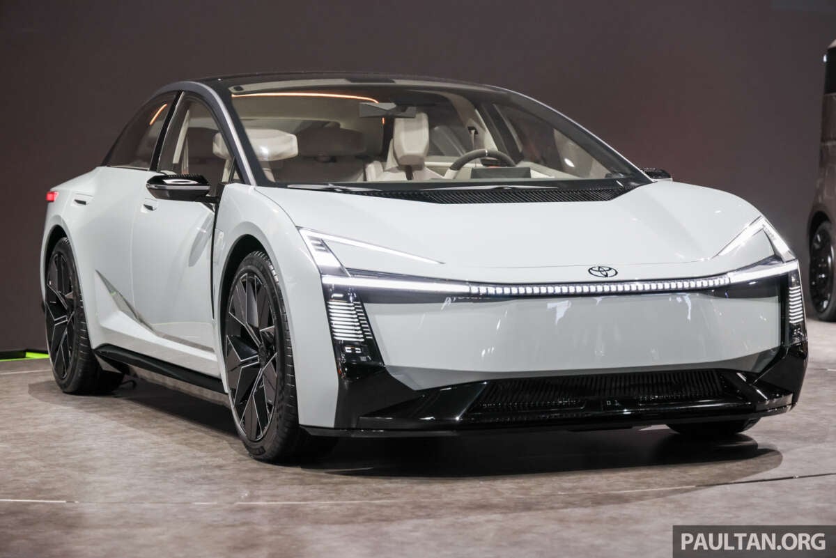 31 2 تويوتا كورولا كروس 2029 تقترب بحجم أكبر وتقنيات متطورة… منافسة قوية مرتقبة مع راف فور الجديدة