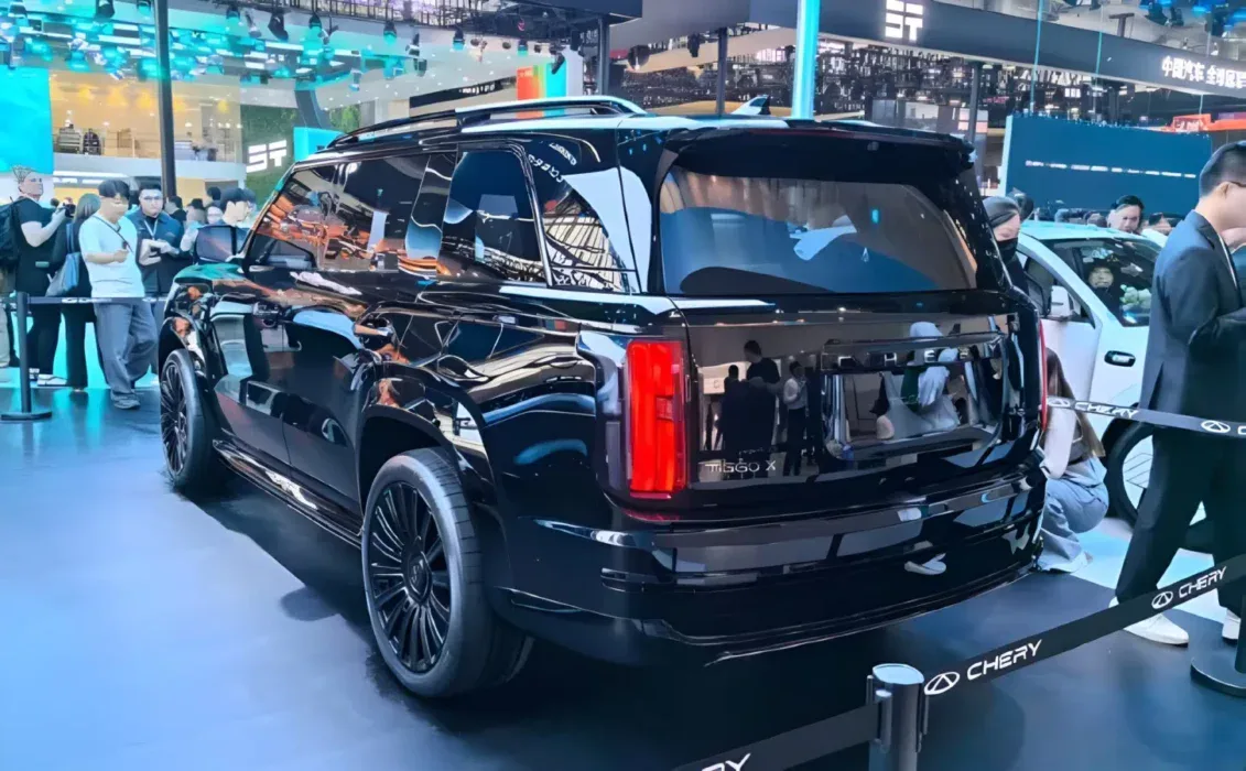 32 2 شيري تكشف عن تيجو X الجديدة في معرض بكين بمدى يصل إلى 1,500 كم وتقنيات هجينة متطورة