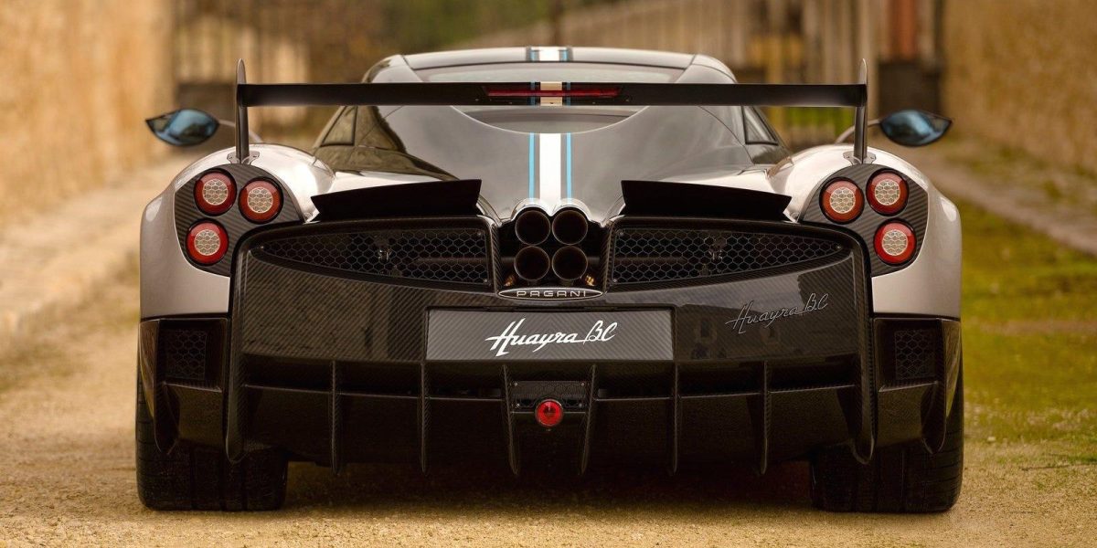 33 باجاني هوايرا كوبيه تُباع في مزاد باريت جاكسون بسعر لافت يثير اهتمام عشاق السيارات النادرة