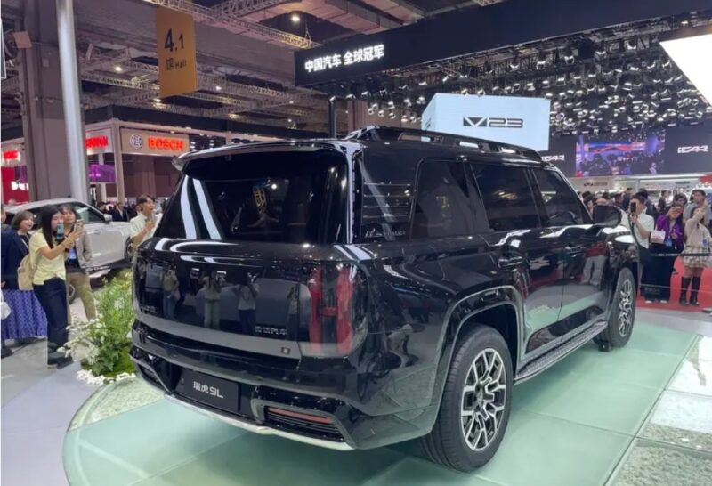 35 2 شيري تكشف عن تيجو X الجديدة في معرض بكين بمدى يصل إلى 1,500 كم وتقنيات هجينة متطورة