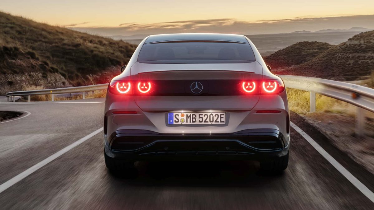 52 1 مرسيدس-بنز سي كلاس 2027 الكهربائية تنطلق رسمياً: جيل جديد بتقنيات متقدمة ومدى أطول