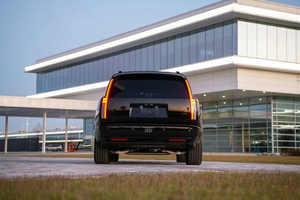12 هيونداي تكشف أيونيك 9 Black Ink الجديدة.. أفخم SUV كهربائية في تاريخها