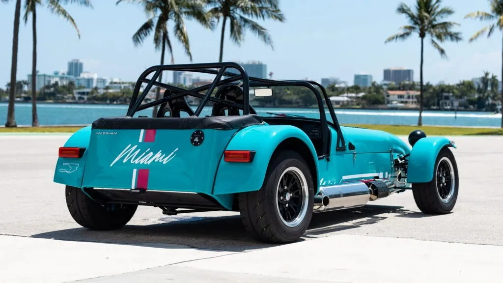 23 كاترهام تكشف Seven Miami الحصرية.. إصدار محدود بتسارع 3.8 ثانية يجمع الأداء الخالص والطابع الأمريكي