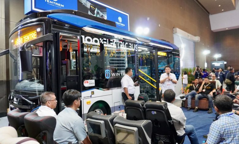 جاكرتا ترسخ مكانتها كعاصمة لصناعة الحافلات في جنوب شرق آسيا باختتام فعاليات معرض "Busworld 2026" WhatsApp Image 2026 06 01 at 12.57.19 AM جاكرتا ترسخ مكانتها كعاصمة لصناعة الحافلات في جنوب شرق آسيا باختتام فعاليات معرض "Busworld 2026"
