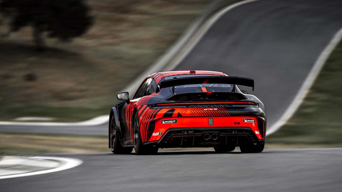 سيارة بورش gt4 r بورش تستبدل كايمان بـ911 GT4 R في فئة الأداء المخصص للحلبات