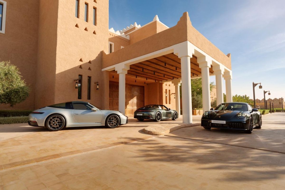 WhatsApp Image 2026 08 10 at 2.40.50 PM بورشه السعودية تكشف عن سيارة Sonderwunsch 911 Targa Green Roof 2.0