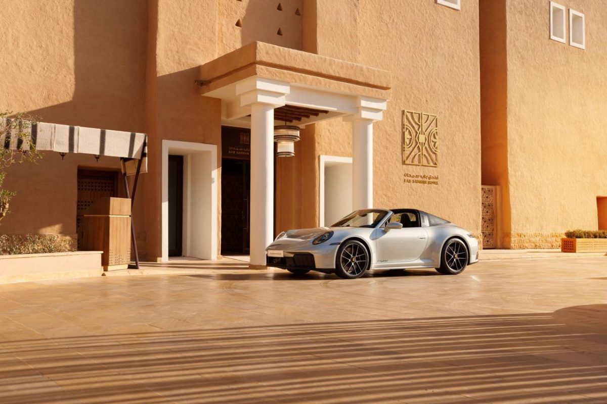 WhatsApp Image 2026 08 10 at 2.40.52 PM بورشه السعودية تكشف عن سيارة Sonderwunsch 911 Targa Green Roof 2.0