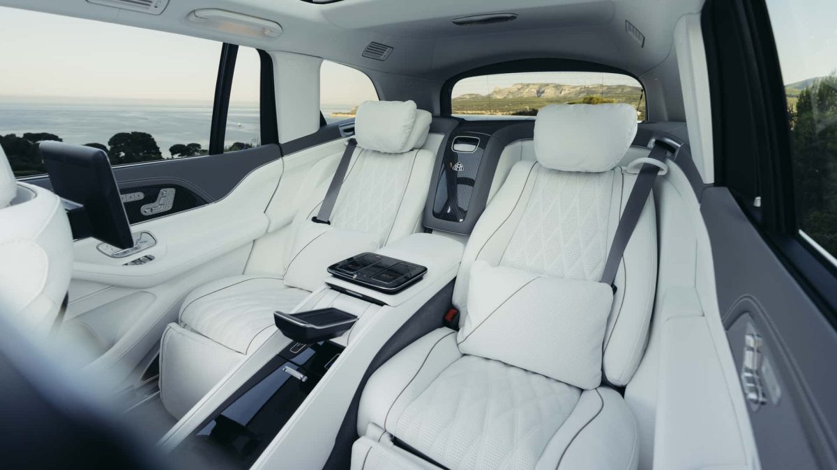 كراسي سيارة مايباخ جديدة 1 مرسيدس مايباخ GLS 680 موديل 2027 تتألق بتحديثات فاخرة وتصميم أكثر حضوراً