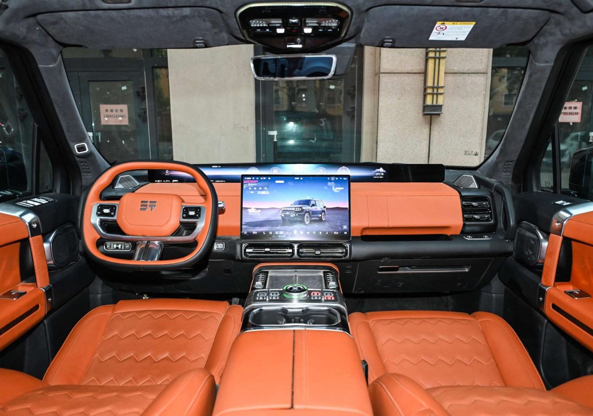 9 جيتور G700 آرك إديشن تختبر حدود المغامرة.. سيارة SUV تسبح فوق الماء بتقنيات متطورة