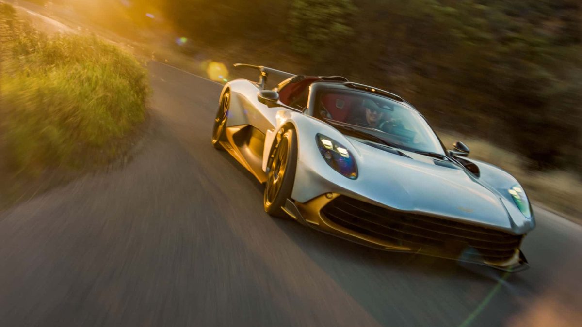 aston martin valhalla 349 1064 10 1 أستون مارتن فالهالا سبايدر.. أداء خارق بسرعة 349 كم/س وتجربة قيادة مكشوفة