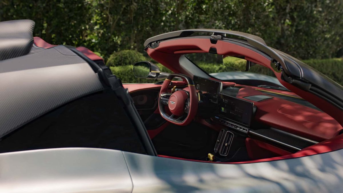 aston martin valhalla 349 1064 21 أستون مارتن فالهالا سبايدر.. أداء خارق بسرعة 349 كم/س وتجربة قيادة مكشوفة