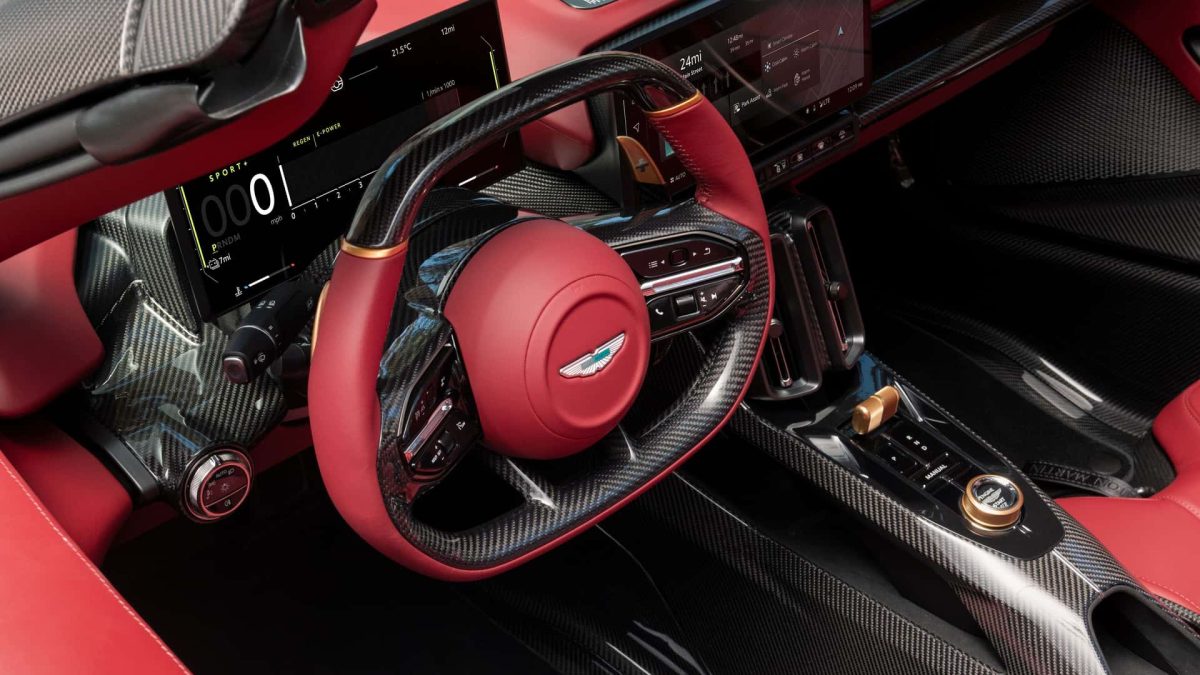 aston martin valhalla 349 1064 7 أستون مارتن فالهالا سبايدر.. أداء خارق بسرعة 349 كم/س وتجربة قيادة مكشوفة