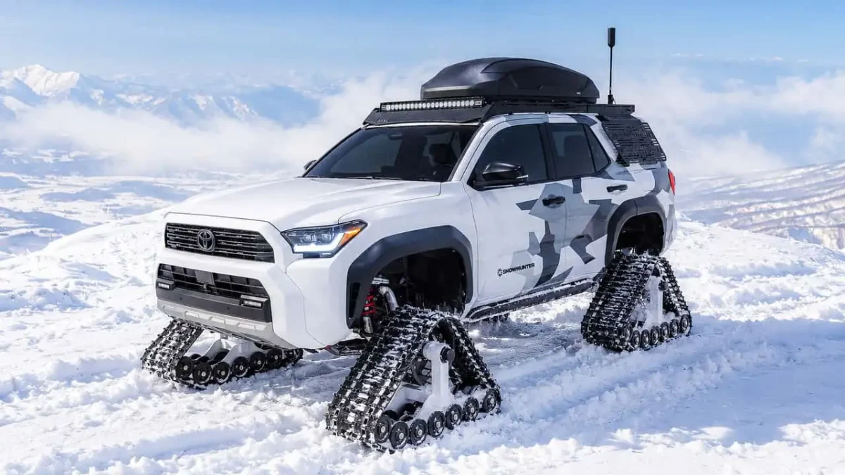 toyota 4runner 1200x675 1 تويوتا تستعرض 5 سيارات بجنازير الثلج بدلًا من الإطارات ضمن مشروع Snowhunter